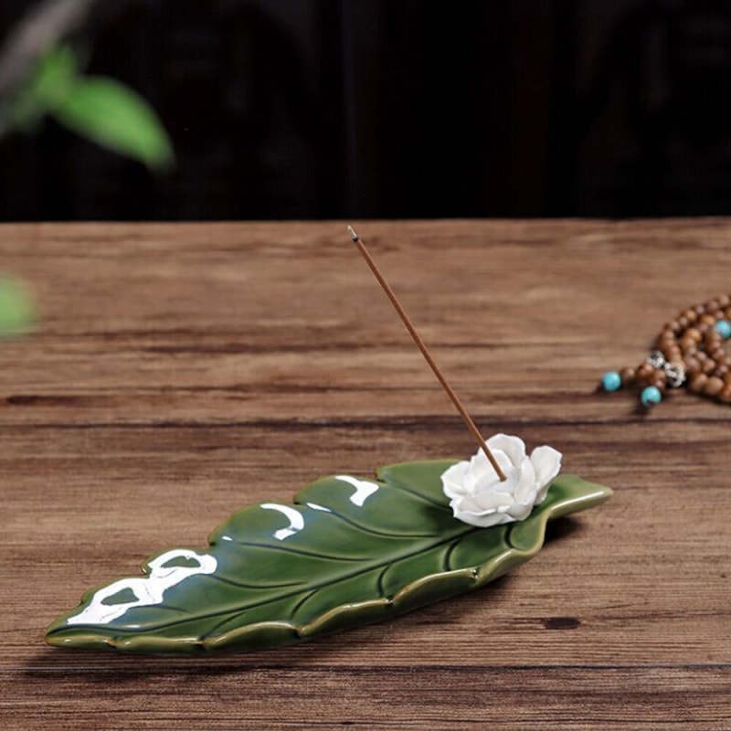 Leaf incense holder